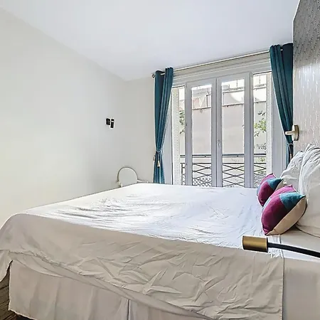 Elegant 3-bedroom With Hammam Near Eiffel Tower Apartment Paris